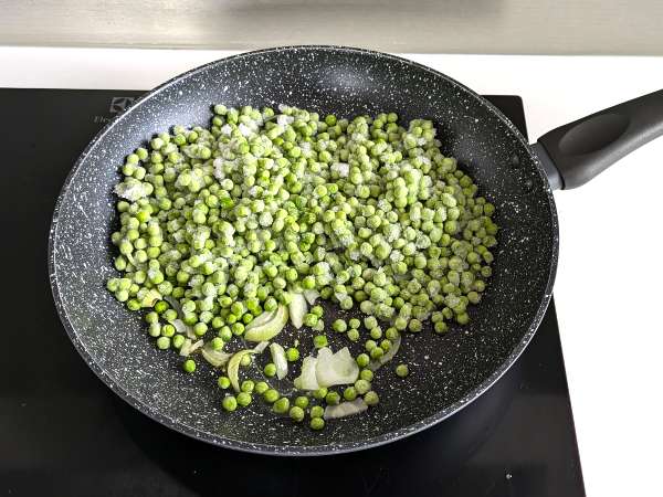 Kroglice z grahom in feto v zračnem cvrtniku: okusne in zelo hitre za pripravo! - Priprava korak 1