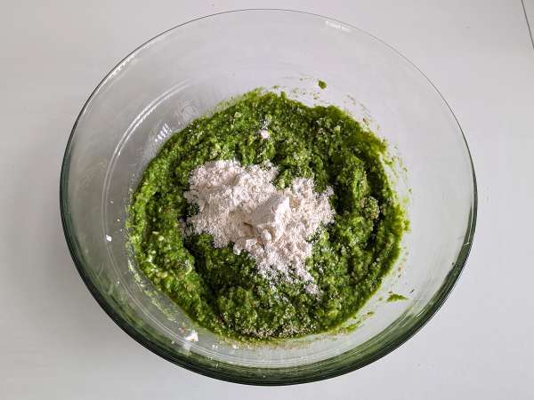 Kroglice z grahom in feto v zračnem cvrtniku: okusne in zelo hitre za pripravo! - Priprava korak 5