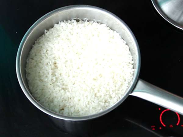 Onigiri s tuno, majhen japonski trikotni sendvič z rižem - おにぎり - Priprava korak 2