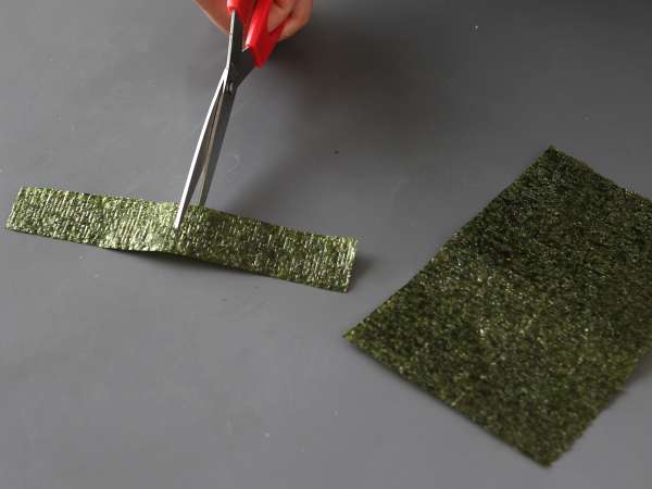 Onigiri s tuno, majhen japonski trikotni sendvič z rižem - おにぎり - Priprava korak 3