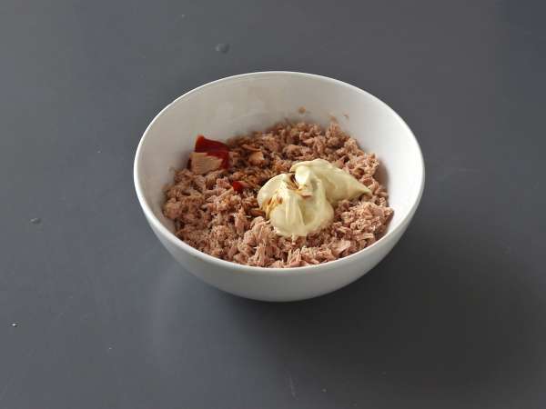 Onigiri s tuno, majhen japonski trikotni sendvič z rižem - おにぎり - Priprava korak 5