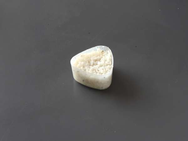 Onigiri s tuno, majhen japonski trikotni sendvič z rižem - おにぎり - Priprava korak 7