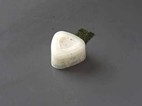 Onigiri s tuno, majhen japonski trikotni sendvič z rižem - おにぎり - Priprava korak 9