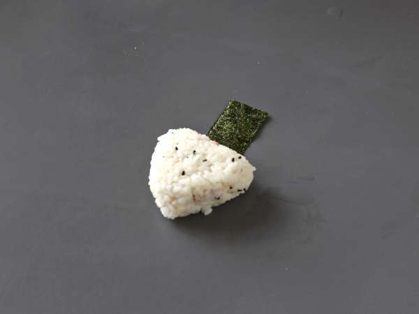 Onigiri s tuno, majhen japonski trikotni sendvič z rižem - おにぎり - Priprava korak 14