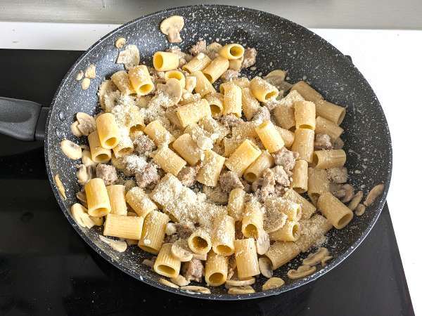 Kremne testenine z gobami in klobaso - Priprava korak 7