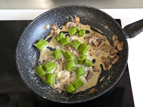 Grahovi njoki z gobovo omako - Priprava korak 8