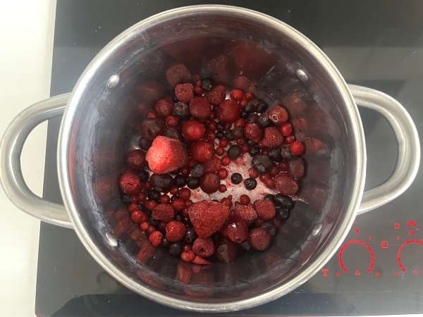 Zdrava marmelada z jagodami in semeni chia - Priprava korak 1