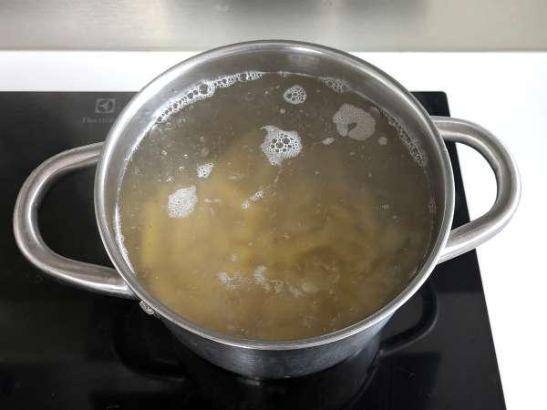 Testenine z rikoto in orehi: kremne in hrustljave - Priprava korak 1