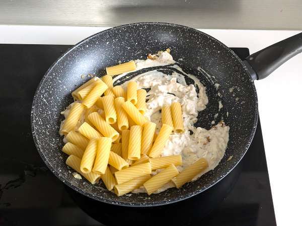 Testenine z rikoto in orehi: kremne in hrustljave - Priprava korak 6