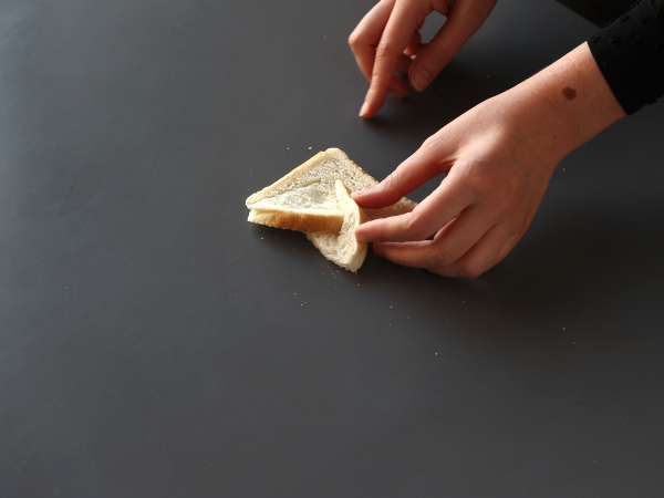 Česnov kruh po zvezdicah s kruhom za sendviče - Priprava korak 4