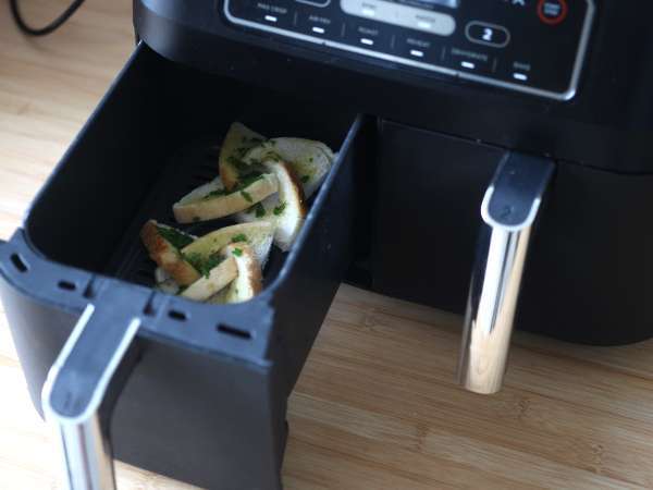 Česnov kruh po zvezdicah s kruhom za sendviče - Priprava korak 10