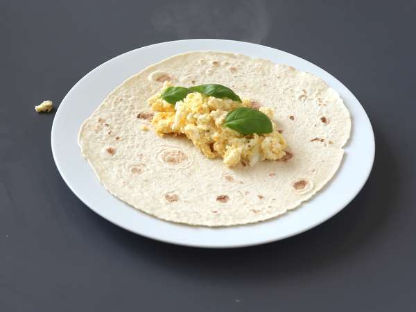 Mehak in super beljakovinski zavitek z jajcem in feto - Priprava korak 6