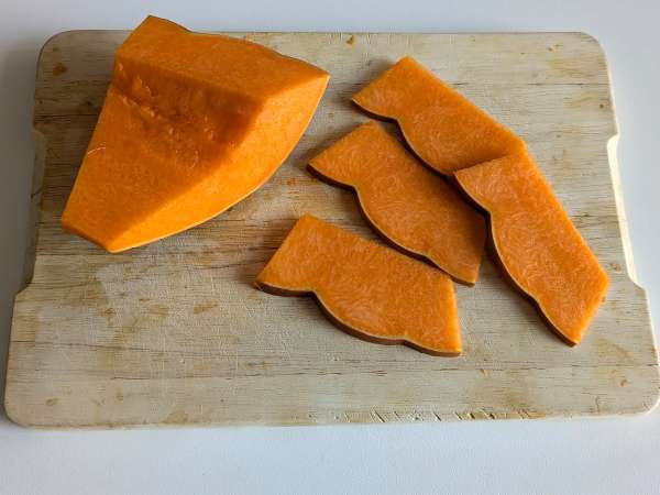 Bučni čips v zračnem cvrtniku: lahek in okusen - Priprava korak 1