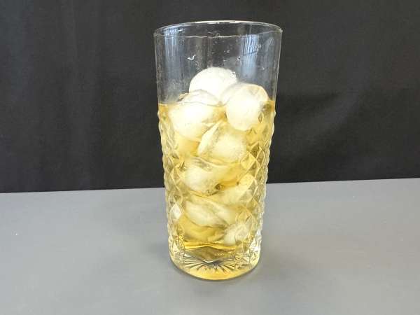 Martini Spritz brez alkohola, sladek cvetlični koktajl za aperitiv - Priprava korak 2