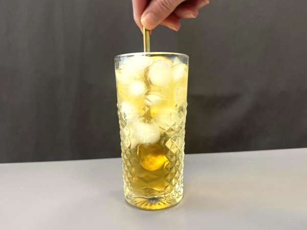 Martini Spritz brez alkohola, sladek cvetlični koktajl za aperitiv - Priprava korak 4