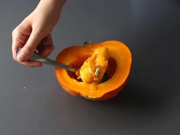 Tatin iz buč s kozjim sirom in medom - Priprava korak 1