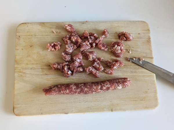 Testenine s klobasno omako: preprosta jed z intenzivnim okusom - Priprava korak 1