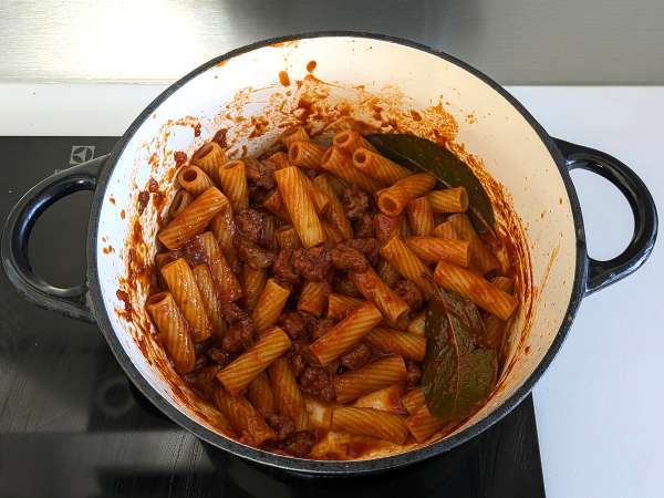 Testenine s klobasno omako: preprosta jed z intenzivnim okusom - Priprava korak 8