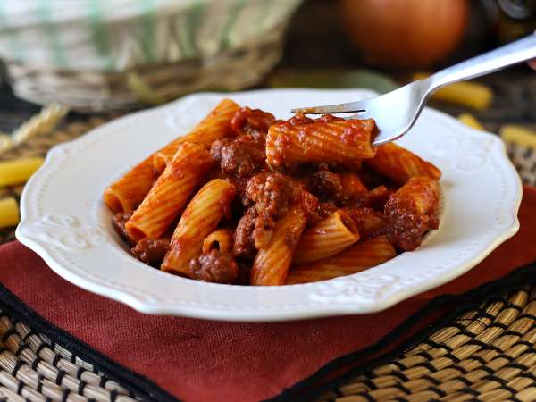 Testenine s klobasno omako: preprosta jed z intenzivnim okusom - Priprava korak 9