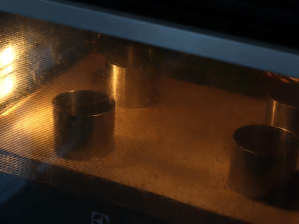 Sladica iz čokolade in kokosa, ki se hkrati topi in hrustljava! - Priprava korak 12