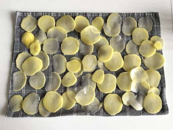 Krompirjev čips, pripravljen v mikrovalovni pečici - Priprava korak 4