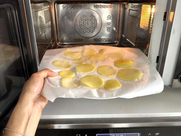 Krompirjev čips, pripravljen v mikrovalovni pečici - Priprava korak 7