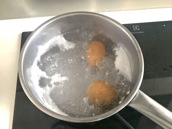 Enostavna hladna krompirjeva torta s tuno in majonezo - Priprava korak 3