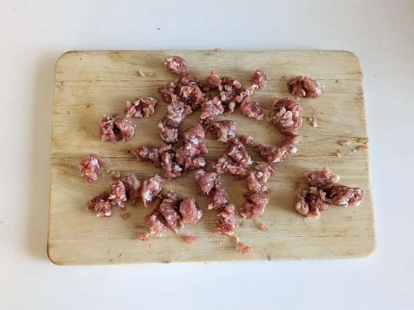 Klobasna omaka: okusna in enostavna za pripravo - Priprava korak 1