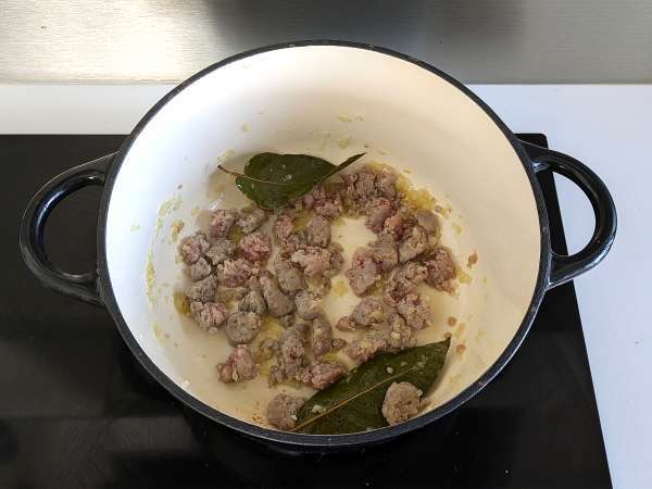 Klobasna omaka: okusna in enostavna za pripravo - Priprava korak 2