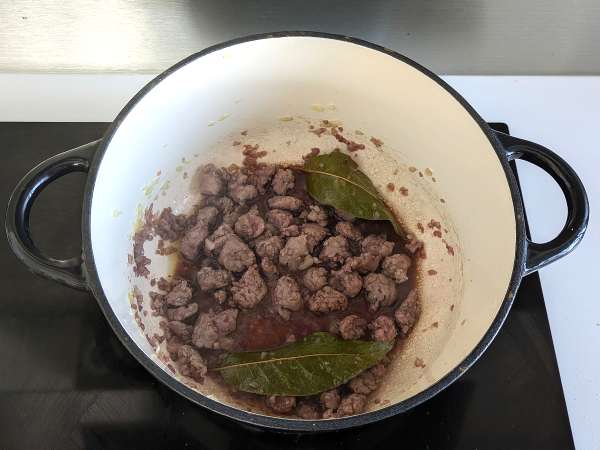 Klobasna omaka: okusna in enostavna za pripravo - Priprava korak 3