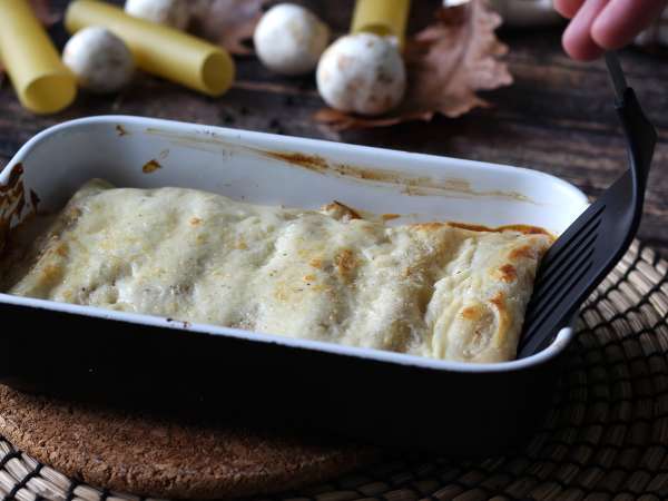 Cannelloni gobe in klobase: bogata in okusna prva jed - Priprava korak 13