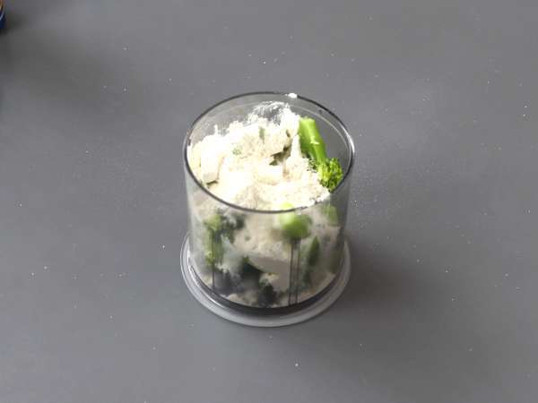 Izjemno enostavne testenine z brokolijem, ki otroke navdušijo nad zelenjavo - Priprava korak 2