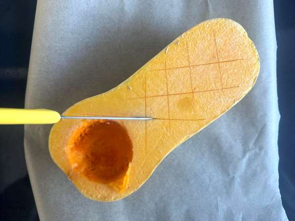 Sveže testenine iz maslenih orehov s samo 2 sestavinama - Priprava korak 2