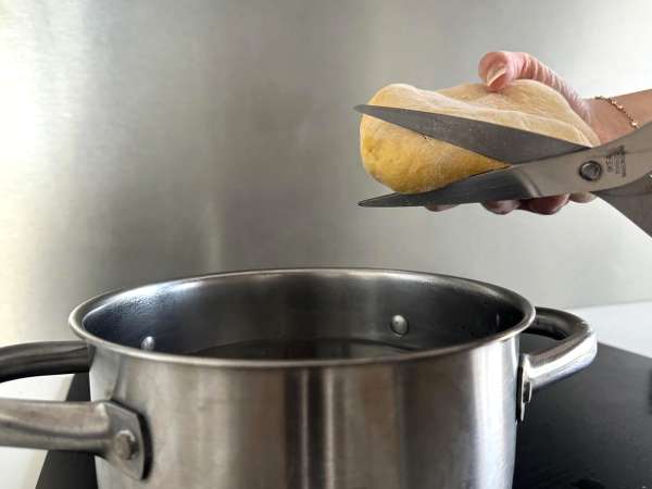 Sveže testenine iz maslenih orehov s samo 2 sestavinama - Priprava korak 6