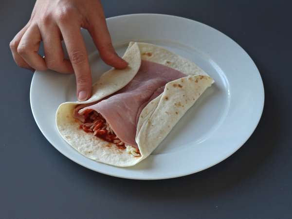 Kaj storiti s tortiljami Gurmanska jed za delitev z okusom pice! - Priprava korak 4