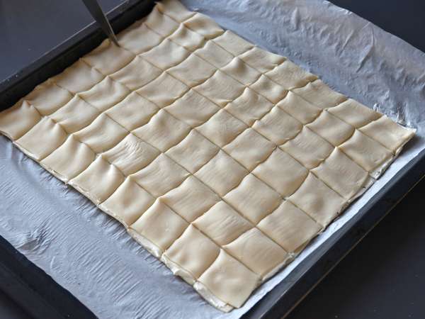 Hitri in preprosti grižljaji iz listnatega testa za odličen aperitiv! - Priprava korak 3