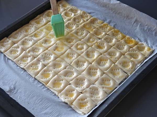 Hitri in preprosti grižljaji iz listnatega testa za odličen aperitiv! - Priprava korak 5