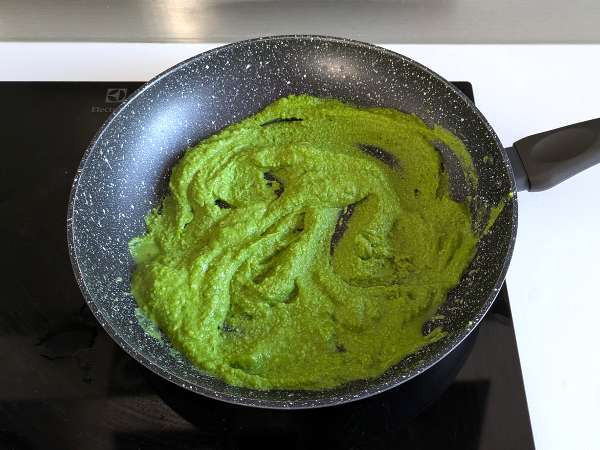 Kremne testenine z brokolijem in mandlji: enostavna za pripravo in okusna jed - Priprava korak 7