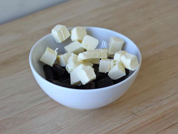 Čokoladni in orehov brownie v zračnem cvrtniku - Priprava korak 3