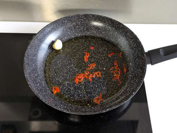 Penne all'arrabbiata: italijanska klasika, ki ogreje srce! - Priprava korak 2