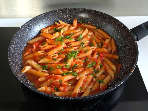 Penne all'arrabbiata: italijanska klasika, ki ogreje srce! - Priprava korak 6