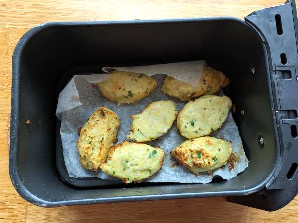 Cvetačne mesne kroglice v zračnem cvrtniku: varčen in vegetarijanski recept - Priprava korak 8