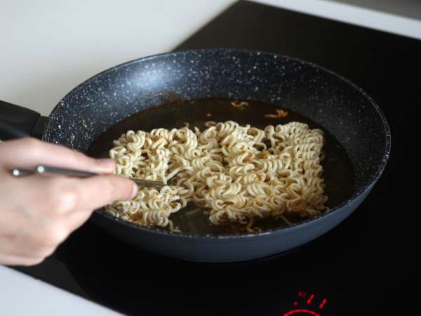 Kako kuhati buldak habanero limete rezance, recept z mariniranim piščancem! - Priprava korak 10