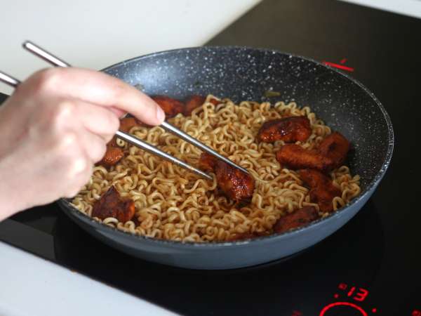 Kako kuhati buldak habanero limete rezance, recept z mariniranim piščancem! - Priprava korak 12