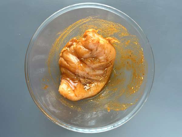 Kako pripraviti piščančje prsi v aparatu za cvrtje na zraku? - Priprava korak 2