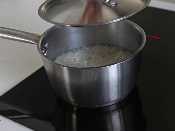 Lepljivi riž z mangom, izjemno tolažilen tajski desert - Priprava korak 2