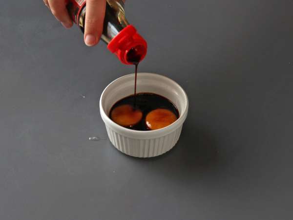 Jajčni rumenjaki, konzervirani v sojini omaki - Priprava korak 2