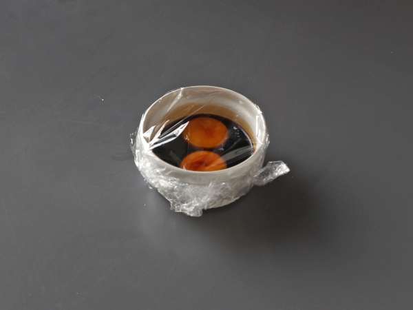 Jajčni rumenjaki, konzervirani v sojini omaki - Priprava korak 3