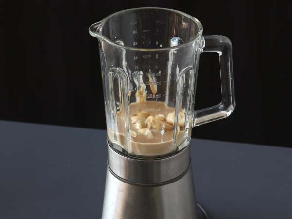 Kava in datljev smoothie za prebujanje! - Priprava korak 1