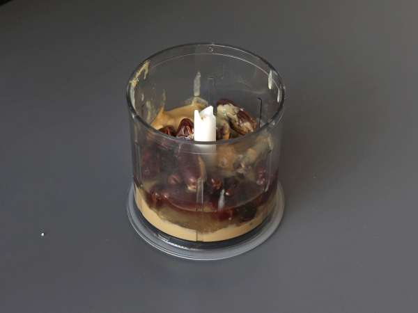 Datljeva sladica, majhen kvadratek, poln energije in okusa! - Priprava korak 2